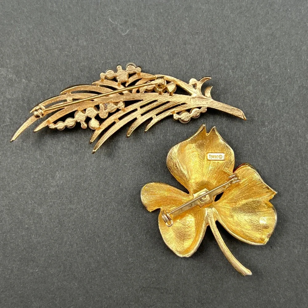 Vintage Brooch Lot Gold Tone Feather Leaf Red‎ Shamrock Crown Trifari Torino